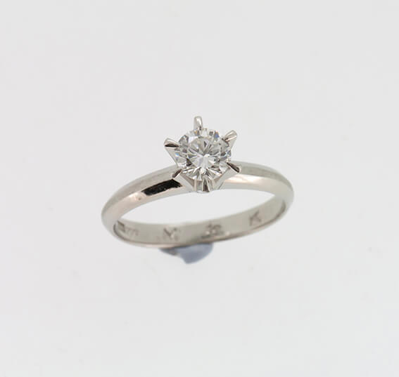 ダイヤの婚約指輪を華やかなデザインにリフォーム