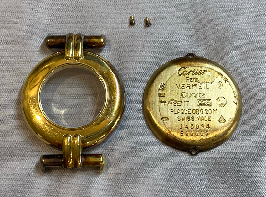 カルティエ時計修理前の枠と裏蓋とネジ