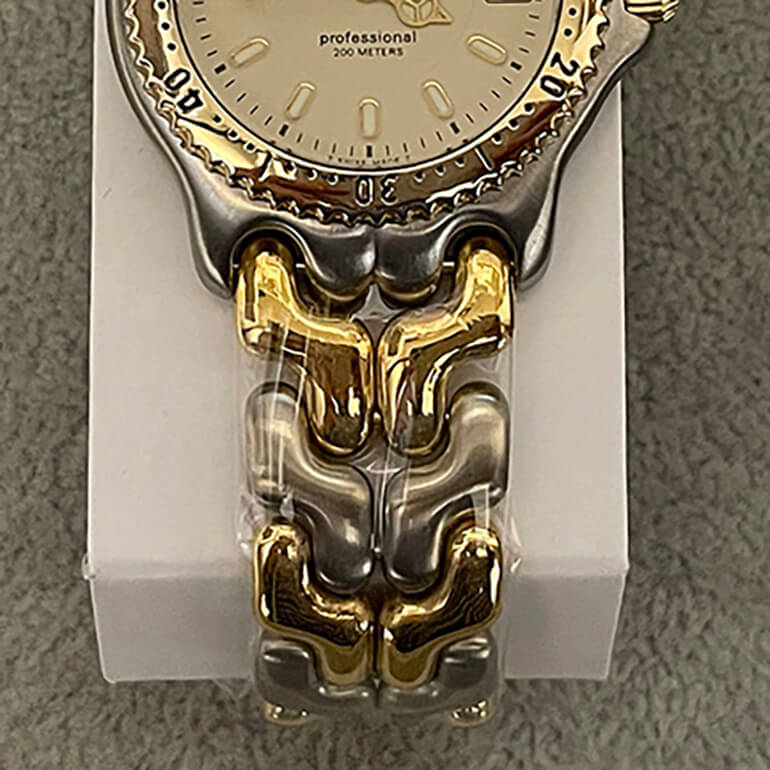 タグ・ホイヤーの再メッキ修理出来上がり表面-2