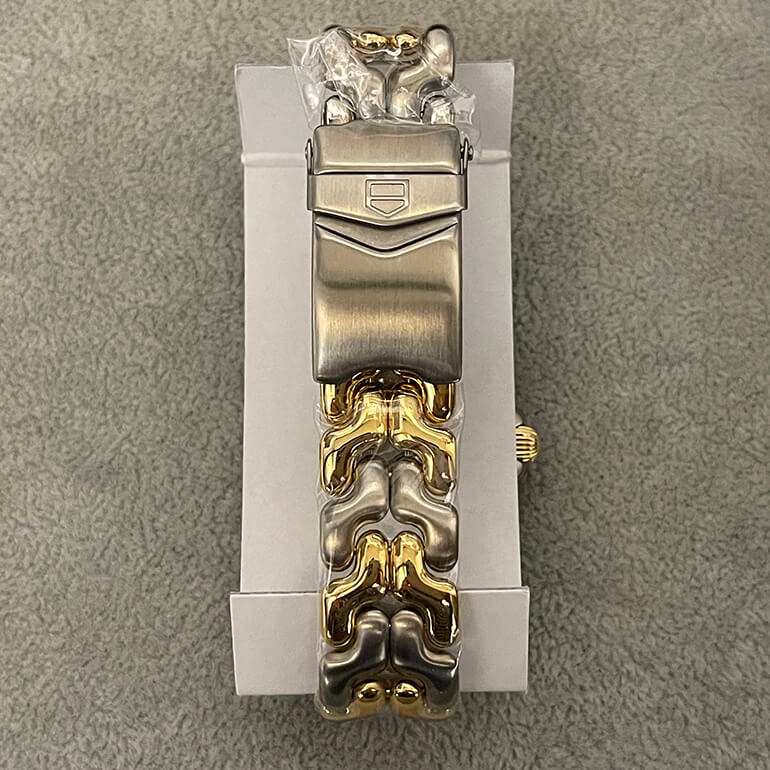 タグ・ホイヤーの再メッキ修理出来上がり裏面