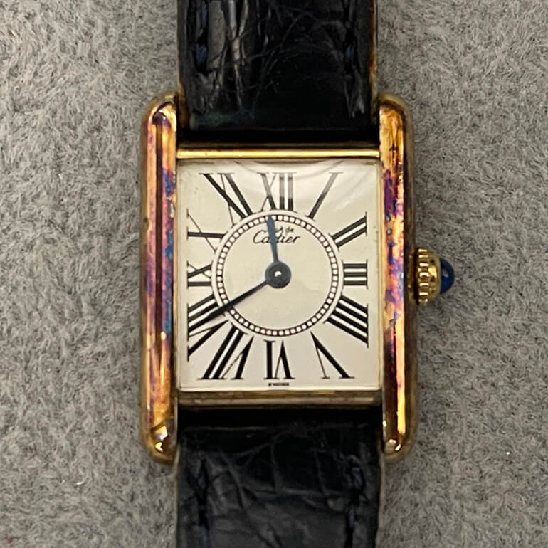 カルティエマストタンクの変色取り修理前の表面