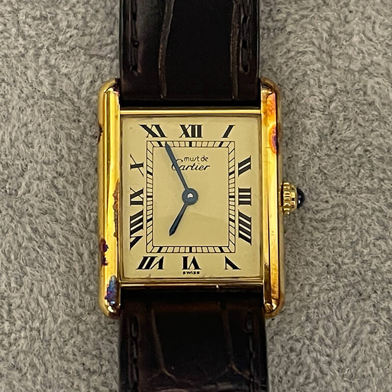 変色取り修理前のタンクの表面