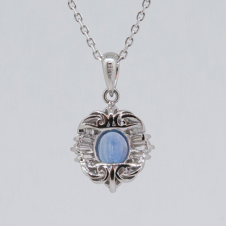 出来上がったサファイアのペンダントネックレス(側面)