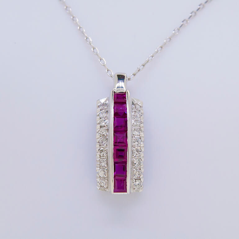 出来上がったルビー＆ダイヤのペンダントネックレス