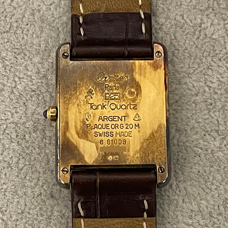 カルティエマストタンクの変色取り前の裏面