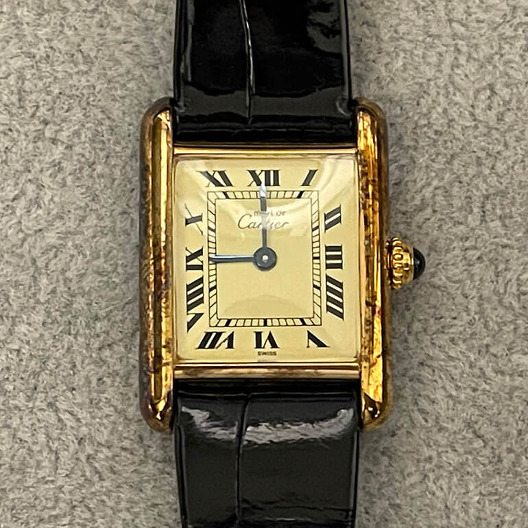 カルティエタンク修理前の表面の写真