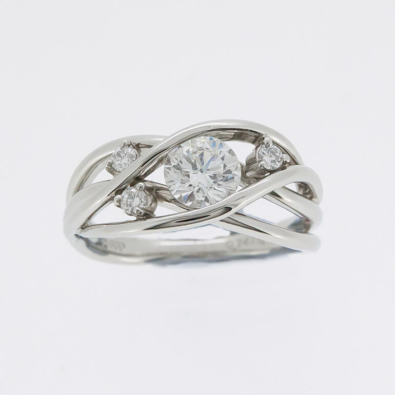 リフォームされた美しいダイヤモンドリング