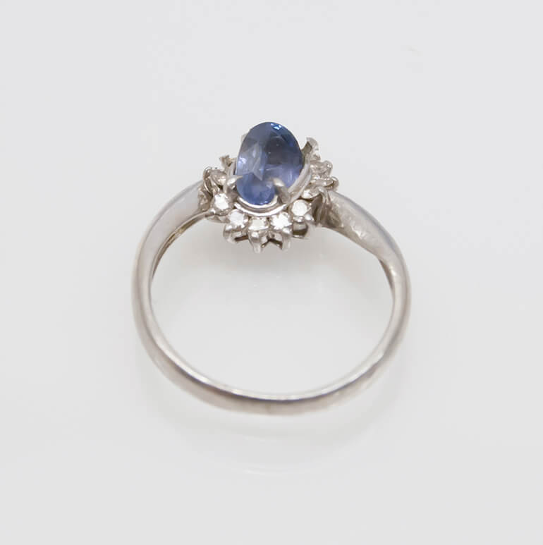 踏まれてつぶれたサファイヤの指輪