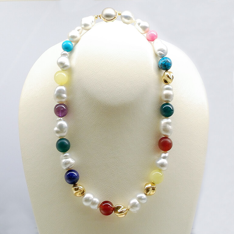 リフォーム前のボリュームのあるネックレス