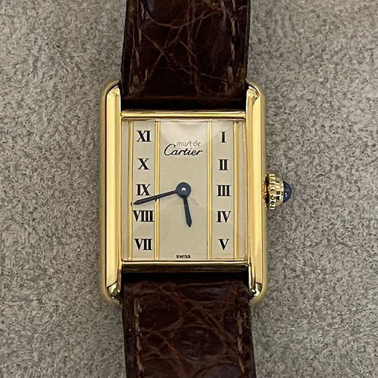 再メッキ後のカルティエタンク-表面