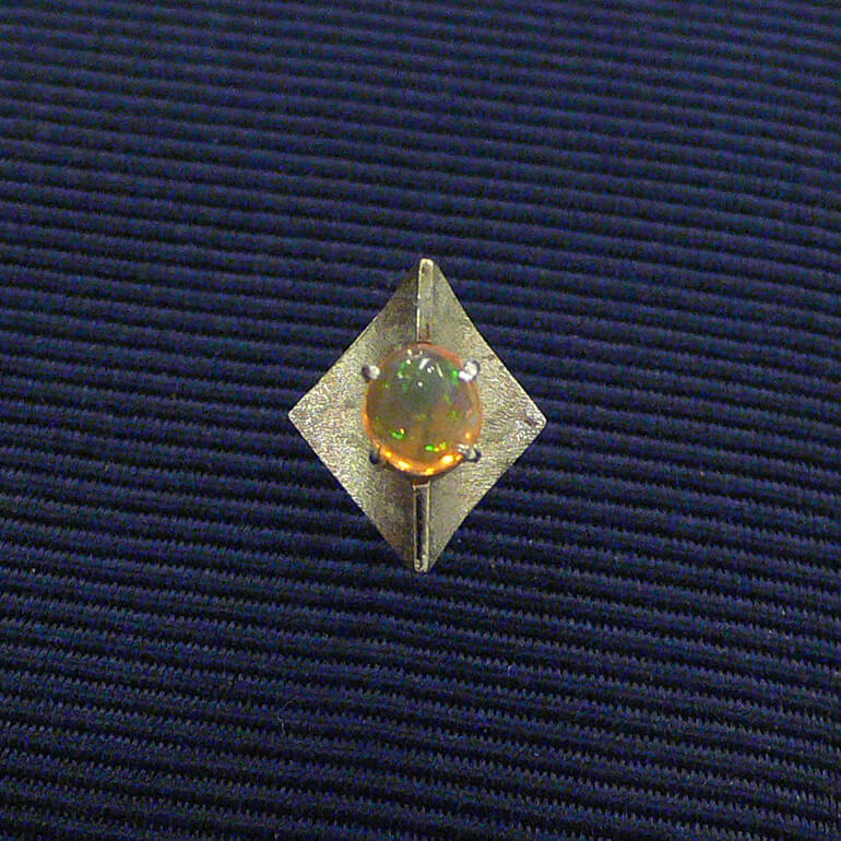 リフォーム前のオパールのタイピン