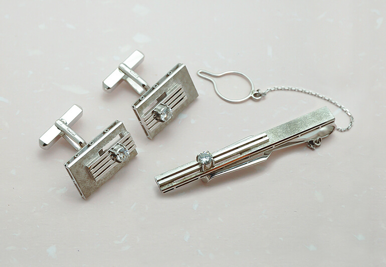 ダイヤのカウス・タイピン