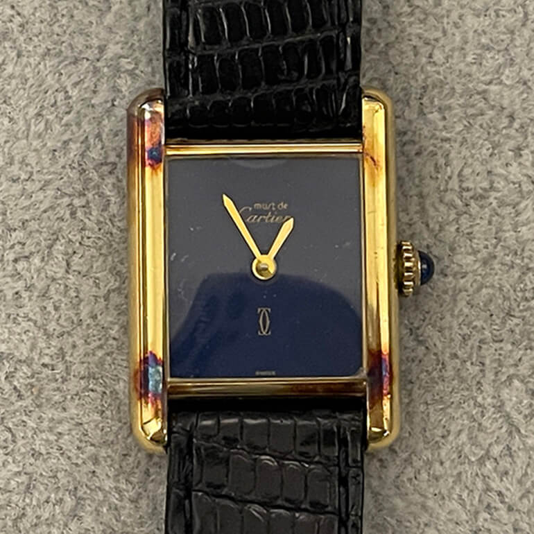 カルティエマストタンクの変色取り修理前の表面