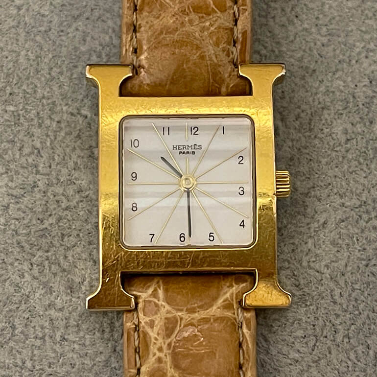 再メッキ前のエルメスHウォッチの表面