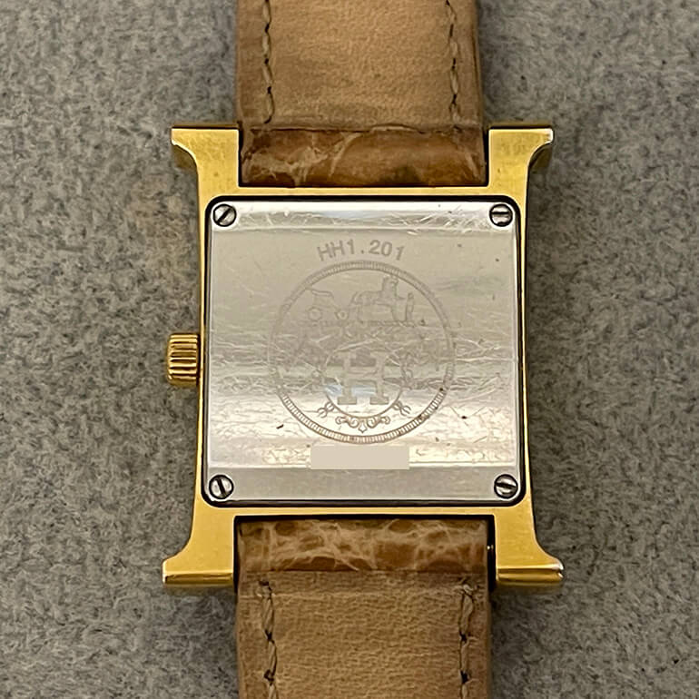 再メッキ前のエルメスHウォッチの裏面