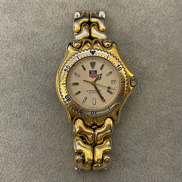 再メッキ前のタグ・ホイヤーの表面-2