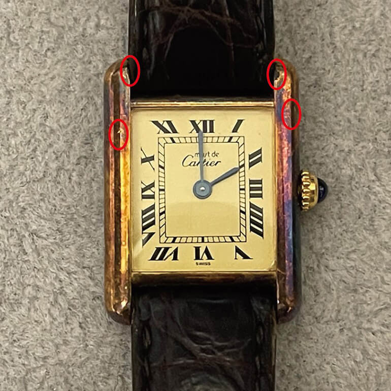 カルティエタンク変色取り修理前の表面の写真