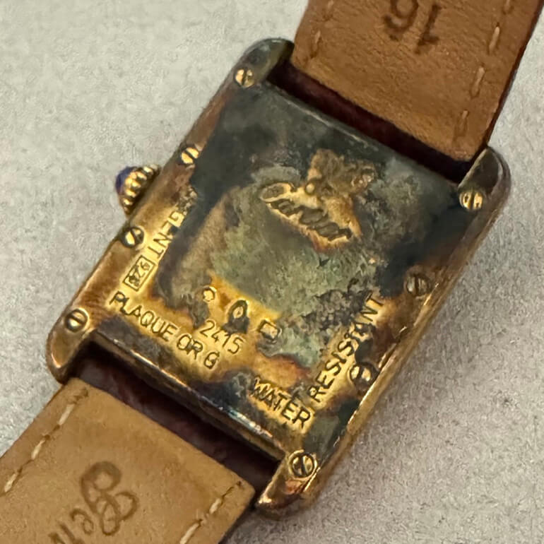 カルティエタンク修理前の裏面の写真