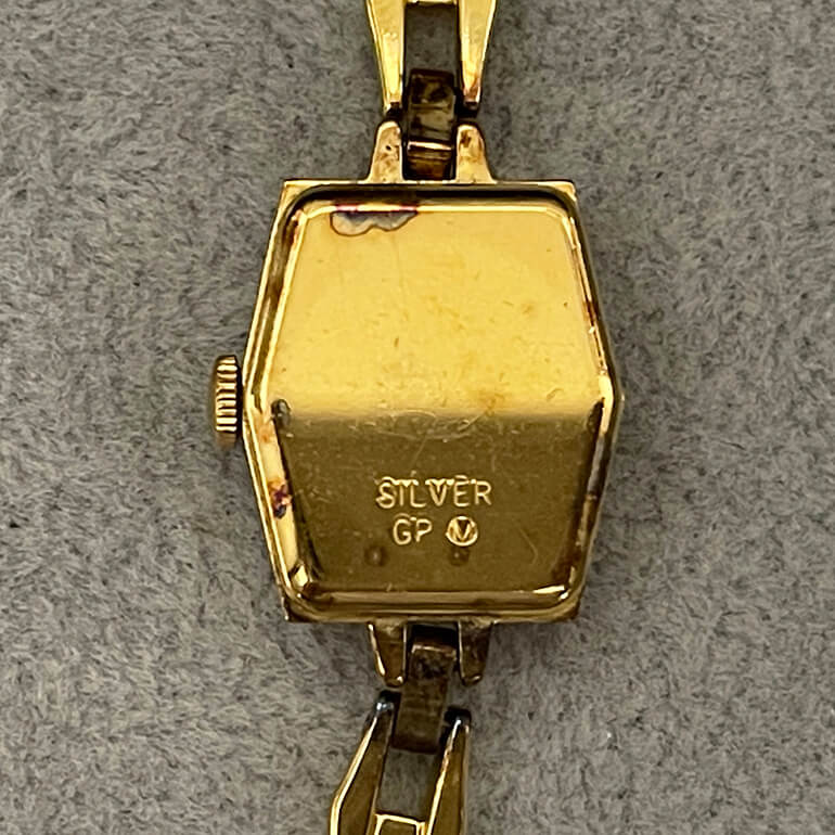 変色取り前のアガットの裏面