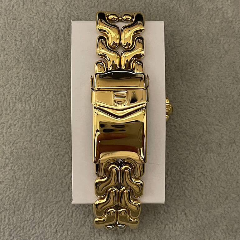 再メッキ後のタグ・ホイヤーの裏面