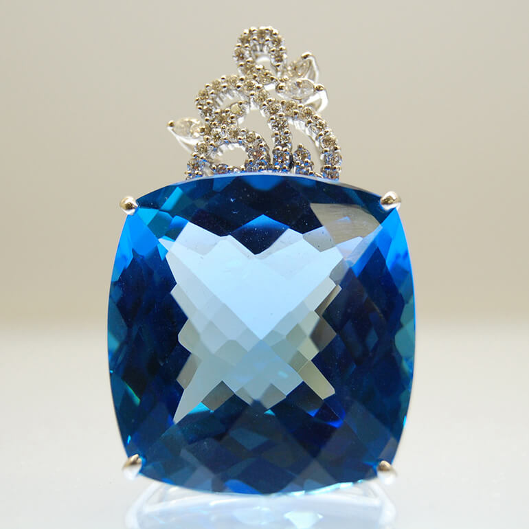 リフォーム前のブルートパーズのペンダント