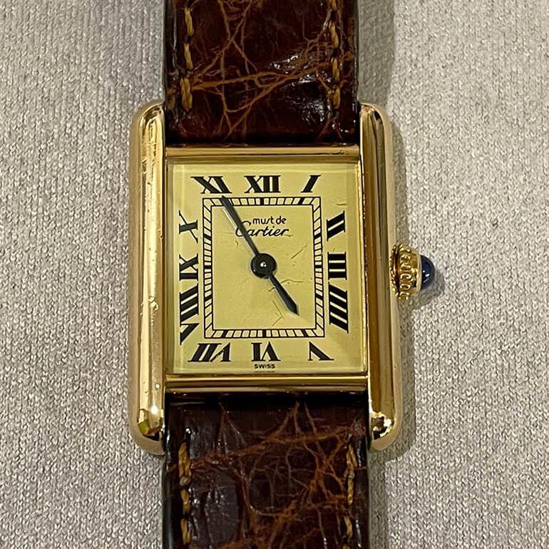 変色取り修理後のカルティエマストタンクの表面