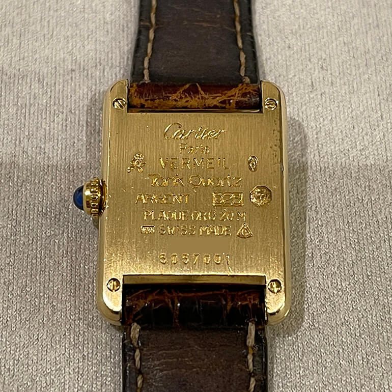 変色取り修理後のカルティエマストタンクの裏面