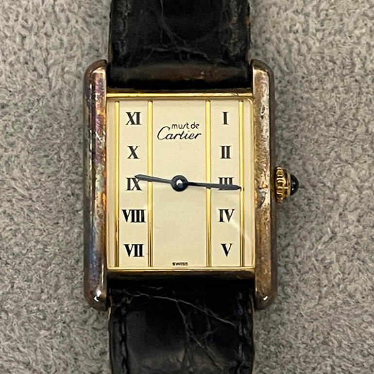 カルティエタンク修理前の表面の写真