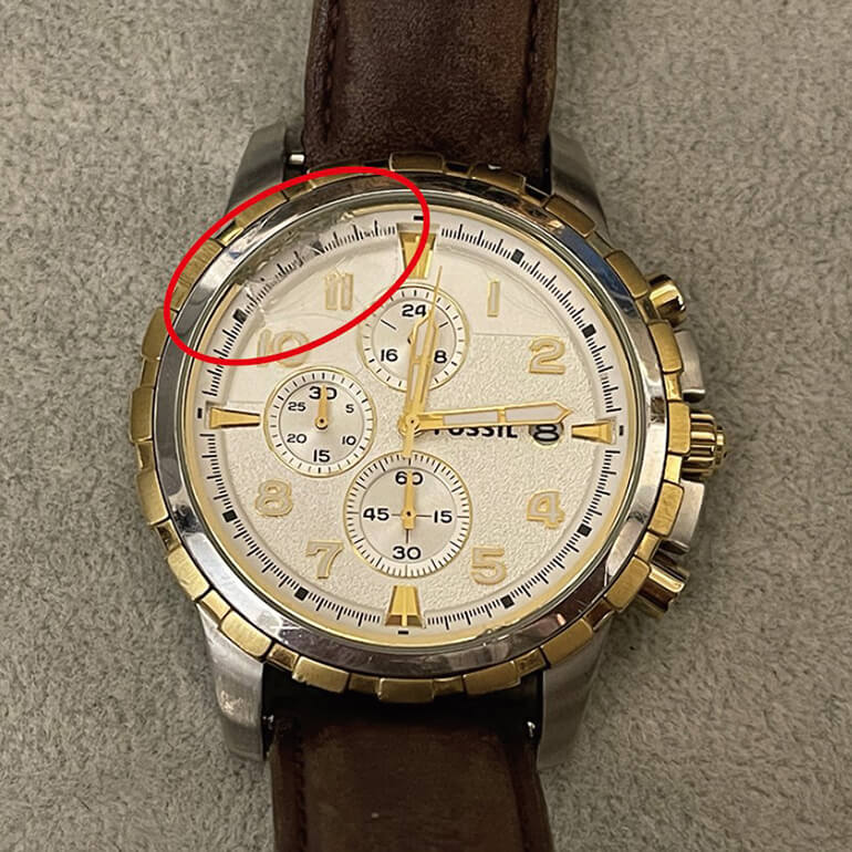 ガラスが割れたFOSSIL