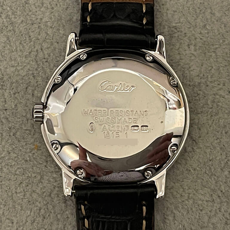 カルティエロンド修理後の裏面の写真