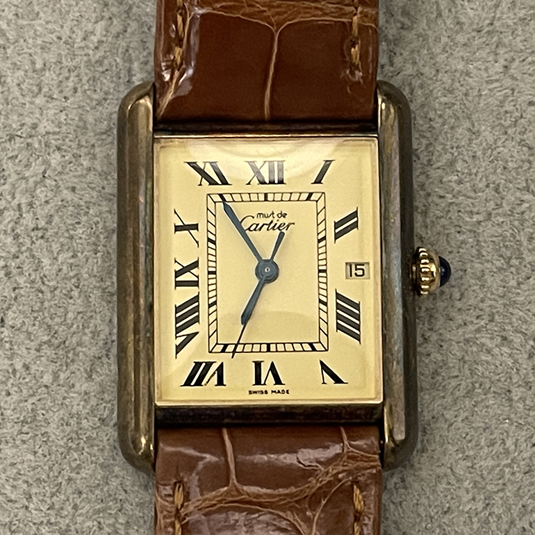 カルティエタンク再メッキ修理前の表面の写真