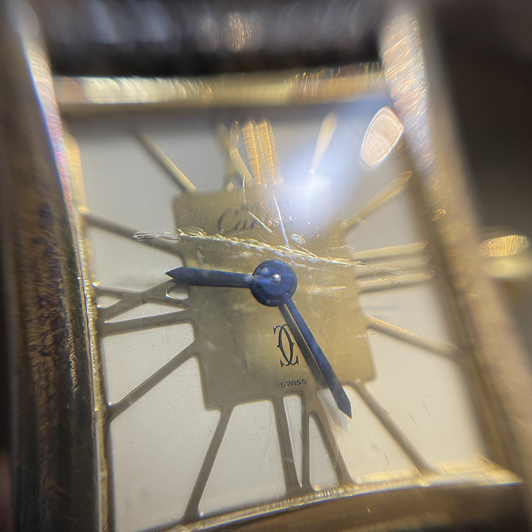 ガラスに入った大きな傷