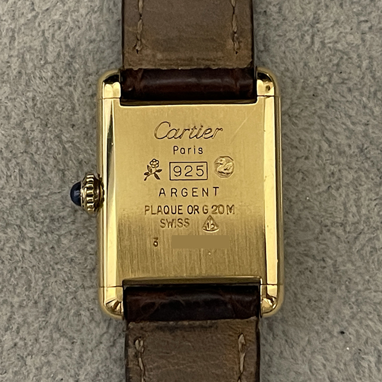 カルティエタンク変色取り修理後の裏面の写真
