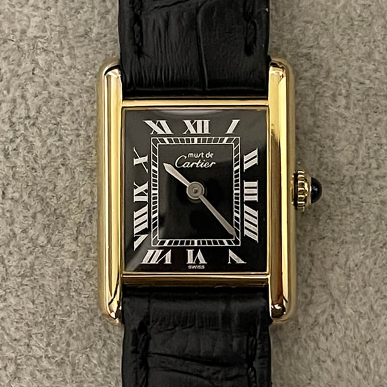 カルティエタンク変色取り変色取り修理後の表面の写真