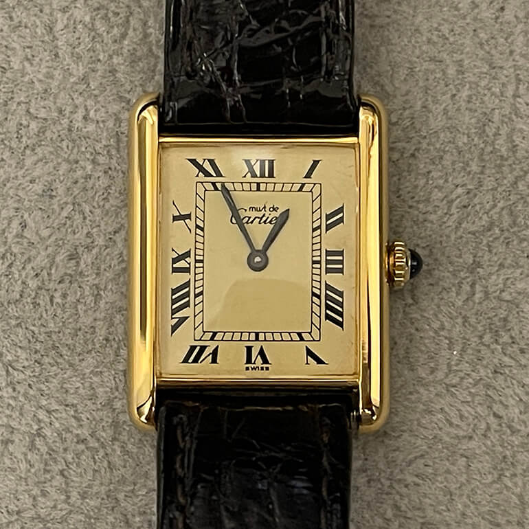 カルティエタンク、変色取り修理後の表面の写真