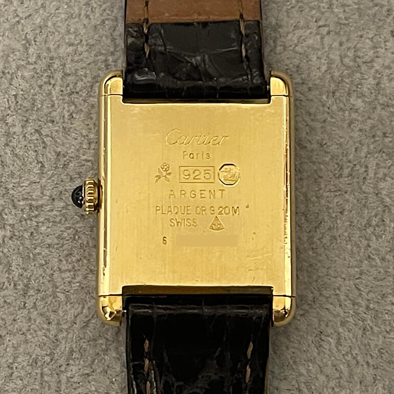 カルティエタンク、変色取り修理後の裏面の写真