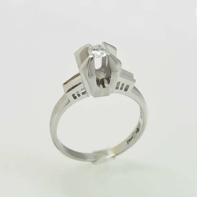 リフォーム前の立て爪の指輪