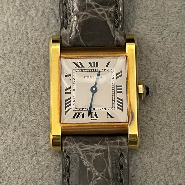 18金のカルティエタンク変色取り修理前の表面の写真