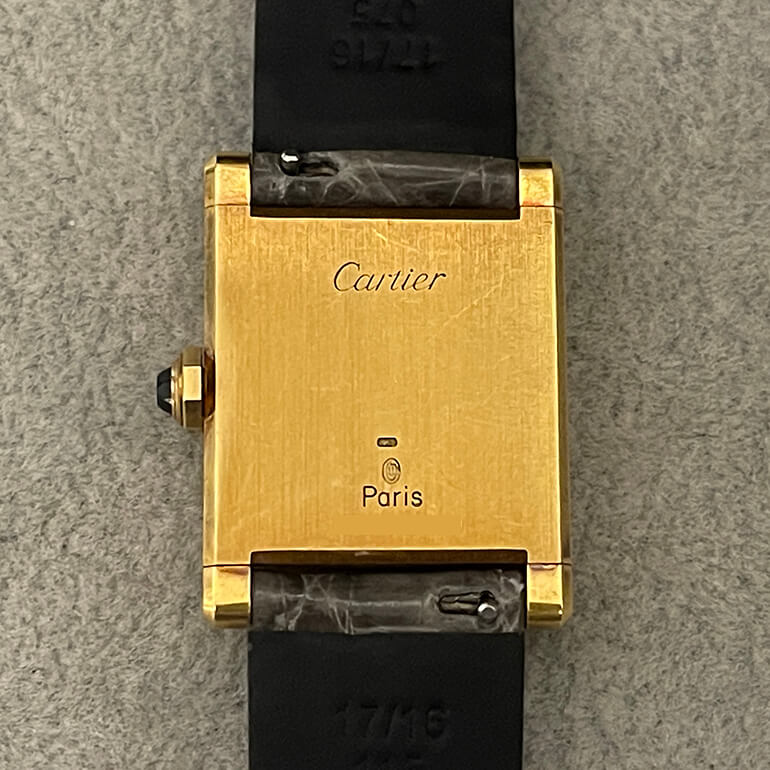 18金のカルティエタンク変色取り修理前の裏面の写真