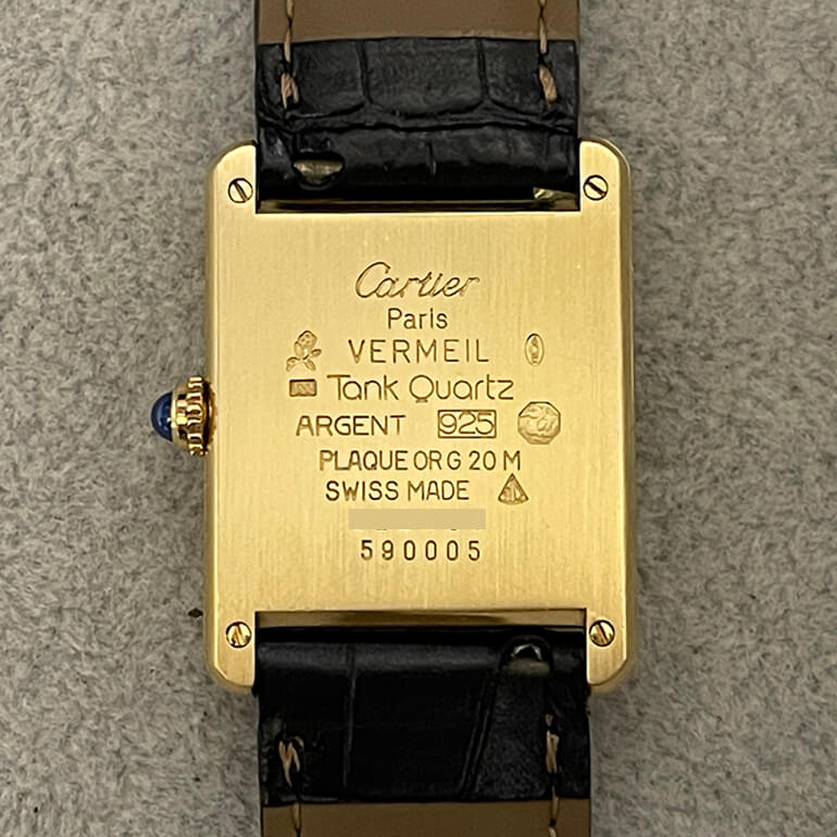 カルティエタンク変色取り修理前の裏面の写真