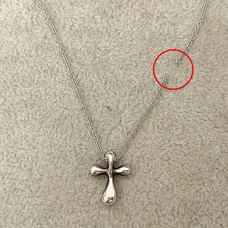 切れたティファニーのシルバーネックレス