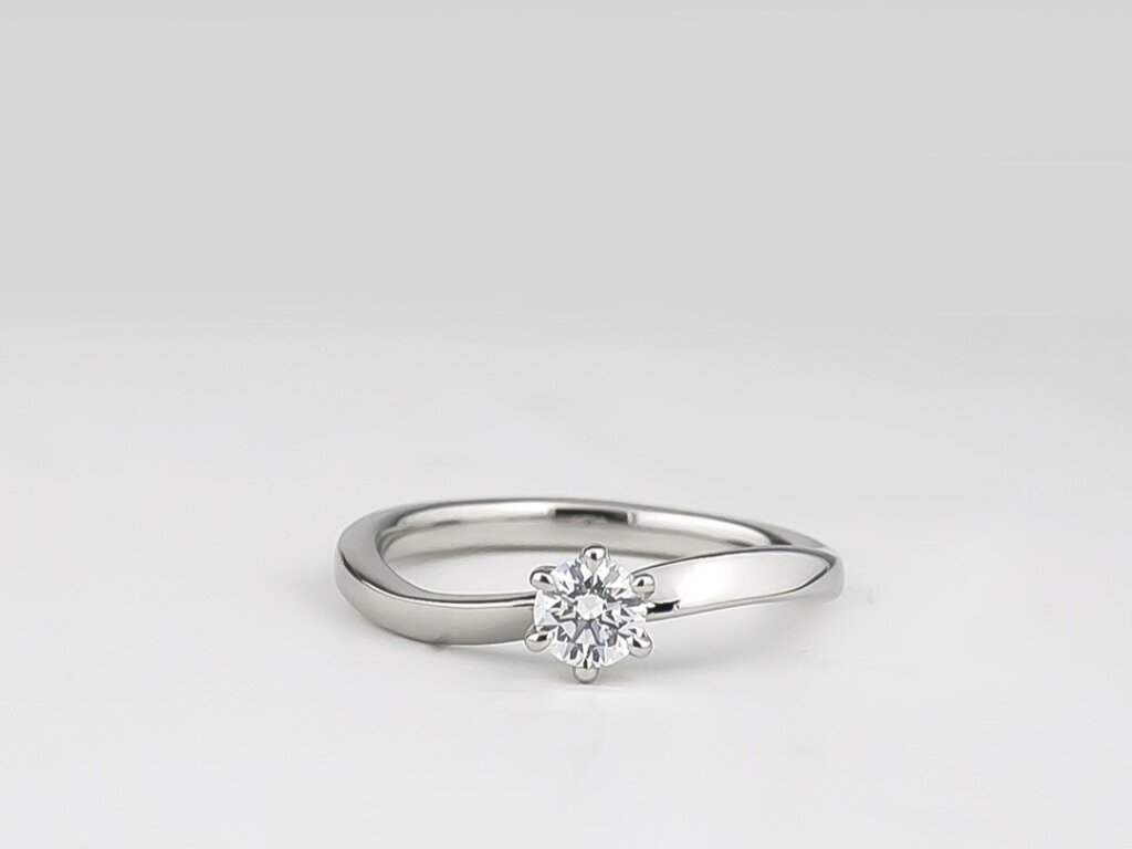 重ね着けできる婚約指輪